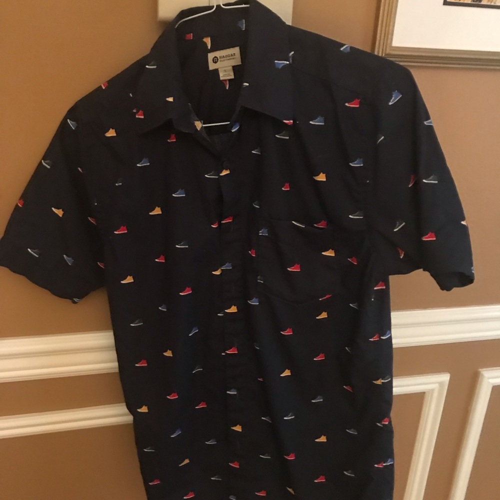 Sneaker shirt
